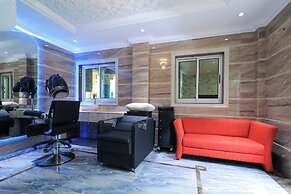 Fountain Palace Hotel & Suites