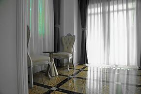 Fountain Palace Hotel & Suites