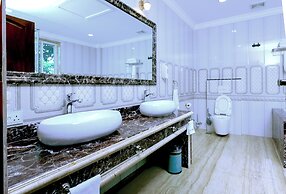 Fountain Palace Hotel & Suites