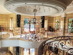 Fountain Palace Hotel & Suites
