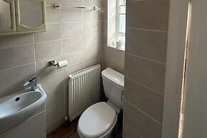 Cozy 1 Bed Apt Sleeps 4 With Garden Views