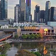 Charming 2-bedroom Apartment in Central Melbourne