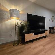Charming 2-bedroom Apartment in Central Melbourne