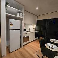 Charming 2-bedroom Apartment in Central Melbourne
