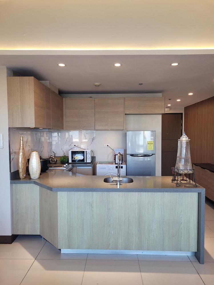 1BR Suite St. Mark Near Venice Mall BGC