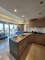 1BR Suite St. Mark Near Venice Mall BGC