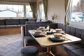 Static Caravan 3 Bed Sleeps 8 Dog Friendly Parking
