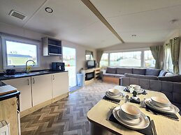 Static Caravan 3 Bed Sleeps 8 Dog Friendly Parking