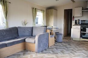 Static Caravan 3 Bed Sleeps 8 Dog Friendly Parking