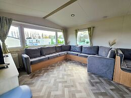 Static Caravan 3 Bed Sleeps 8 Dog Friendly Parking