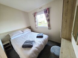 Static Caravan 3 Bed Sleeps 8 Dog Friendly Parking