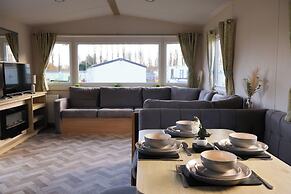 Static Caravan 3 Bed Sleeps 8 Dog Friendly Parking