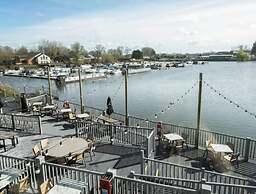 Static Caravan 3 Bed Sleeps 8 Dog Friendly Parking
