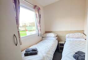 Static Caravan 3 Bed Sleeps 8 Dog Friendly Parking