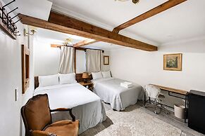 Carlton Family Suite