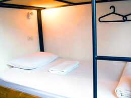 HOLY SHEET Hostel
