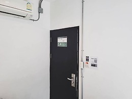 HOLY SHEET Hostel