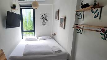 HOLY SHEET Hostel