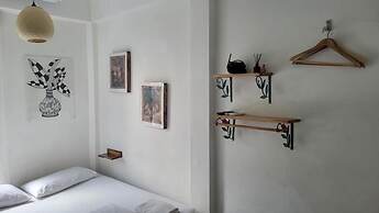 HOLY SHEET Hostel