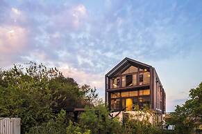 Amazing 2BR 2bath With River View in Waterfall