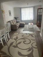 2 Bedroom House Near Wembley