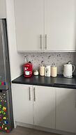 2 Bedroom House Near Wembley