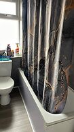 2 Bedroom House Near Wembley