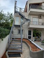 Pavlos Loft Apartment - Leontari Garden Escape