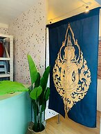 Monday Capsule & Thai Traditional Bath