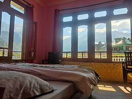 Suraj Guest House And Cafe