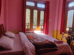 Suraj Guest House And Cafe