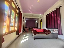 Suraj Guest House And Cafe
