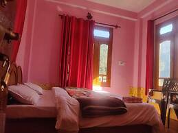 Suraj Guest House And Cafe