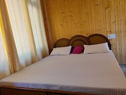 Suraj Guest House And Cafe