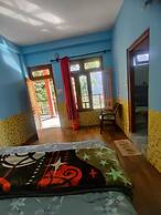 Suraj Guest House And Cafe