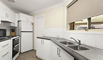Modern 4BR Muswellbrook Stay