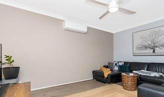 Modern 4BR Muswellbrook Stay