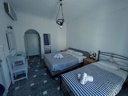 Tritonas Rooms