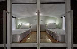 Hostel 16 Oia