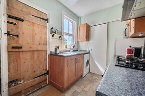 Victorian Terrace Near Uni, Sleeps 6, Garden