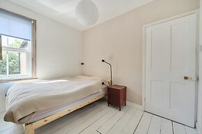 Victorian Terrace Near Uni, Sleeps 6, Garden