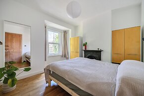 Victorian Terrace Near Uni, Sleeps 6, Garden