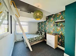 Blackpool Bliss Spacious 4 Bedroom House