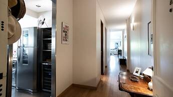 El Jacaranda Large 3 BR With Balcony in Recoleta