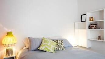 El Jacaranda Large 3 BR With Balcony in Recoleta