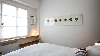El Jacaranda Large 3 BR With Balcony in Recoleta