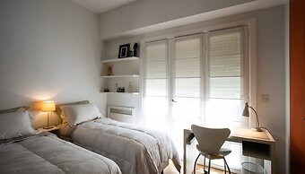 El Jacaranda Large 3 BR With Balcony in Recoleta