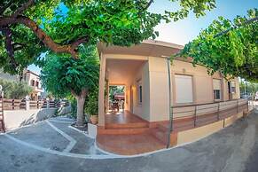 Seaside Plitra Paradiso - Steps From the Beach