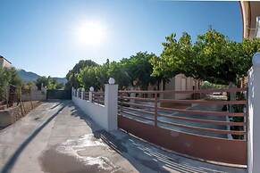 Seaside Plitra Paradiso - Steps From the Beach