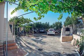 Seaside Plitra Paradiso - Steps From the Beach